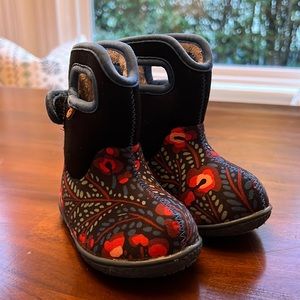 Bogs Kids Boots Black and Red Floral